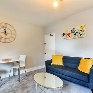  Apartment 1 At 3 Jubilee